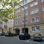 Warszawa, Centrum, Wiejska 15, Kamienica