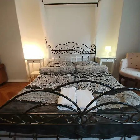 Warszawa, Centrum, Wiejska 15, Kamienica ホームステイ ワルシャワ