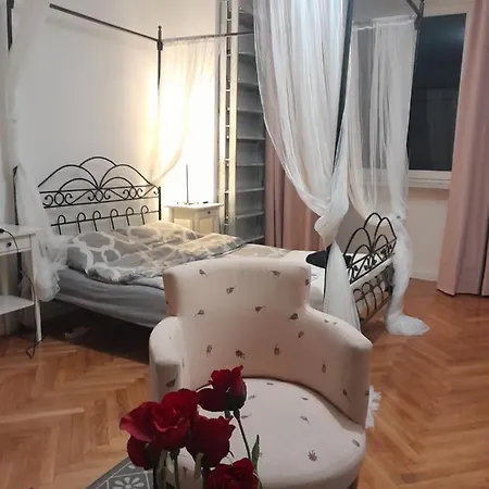 Warszawa, Centrum, Wiejska 15, Kamienica Alloggio in famiglia *