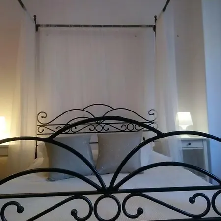 Alloggio in famiglia Warszawa, Centrum, Wiejska 15, Kamienica *