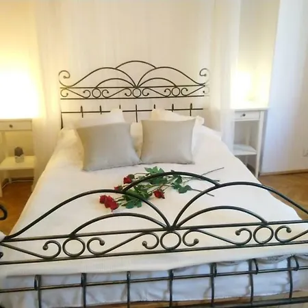 Alloggio in famiglia Warszawa, Centrum, Wiejska 15, Kamienica *