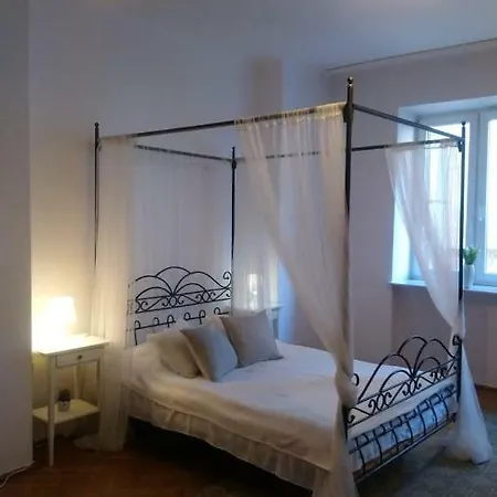 Alloggio in famiglia Warszawa, Centrum, Wiejska 15, Kamienica *