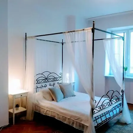 Alloggio in famiglia Warszawa, Centrum, Wiejska 15, Kamienica *