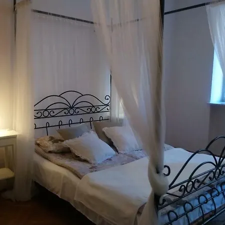 Warszawa, Centrum, Wiejska 15, Kamienica