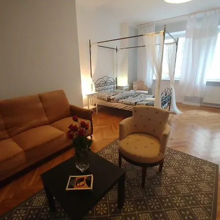 Warszawa, Centrum, Wiejska 15, Kamienica Kwatera prywatna *